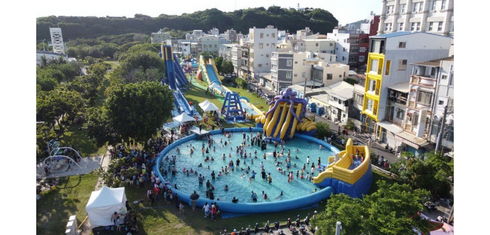 暑假Fun電首選 孩子們的歡樂天堂 旗津大型氣墊樂園免費玩驚喜「沙」很大！漢神巨蛋廣場有大象出沒 百貨逛街也可拍沙雕(圖)