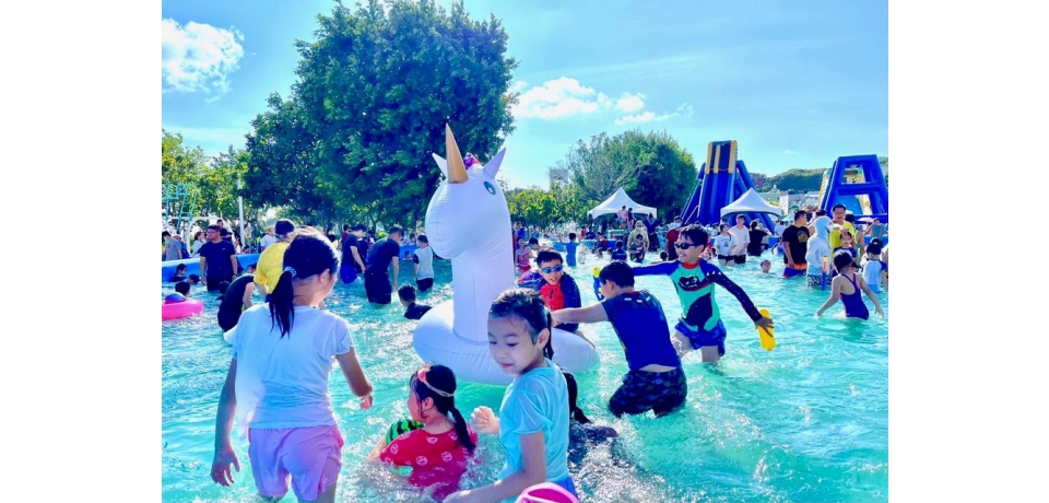 挑戰膽量15米高滑水道　來旗津大型氣墊樂園免費玩 啤酒嘉年華最終場 比基尼電音趴嗨翻旗津夜(圖)