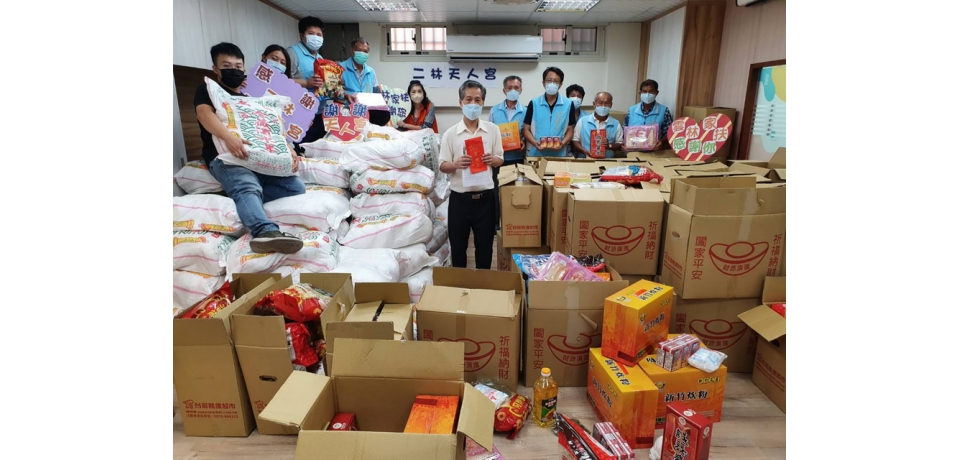 天人宮住持胡建雄帶來濟公師父58萬助學與普渡供品助家扶(圖)