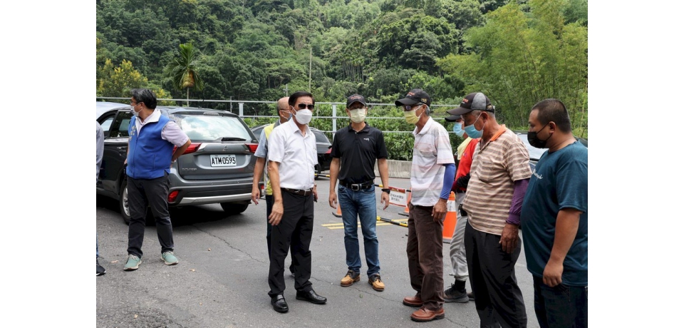 水里兩處路面、坑溝待改善 林明溱會勘解決(圖)