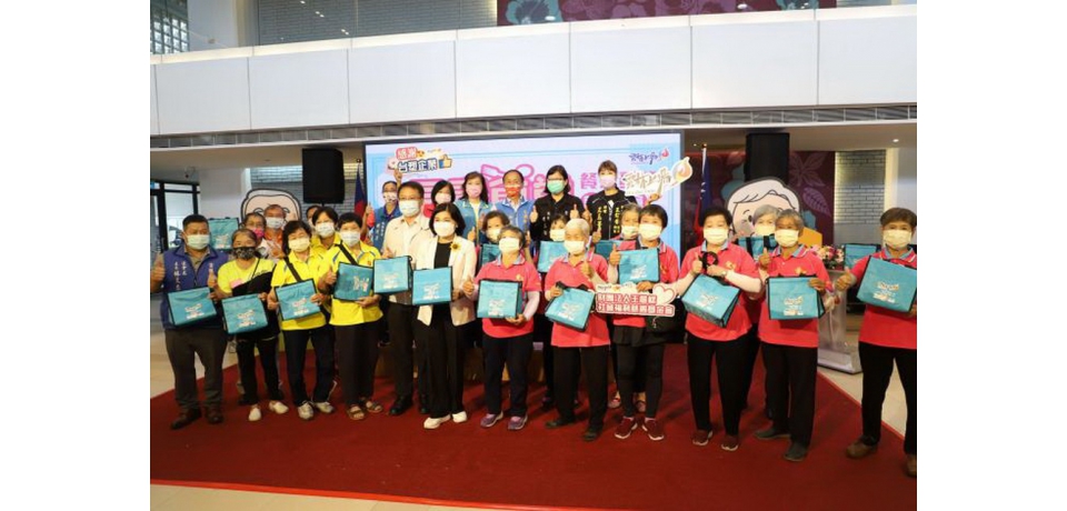 嘉惠長青食堂張縣長感謝台塑企業暨王詹樣基金會捐贈餐袋(圖)