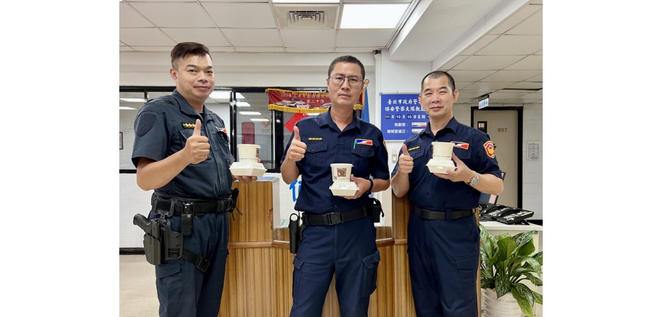 光輝雙十佛光山贈熱食 保大波麗士暖心又暖胃(圖)