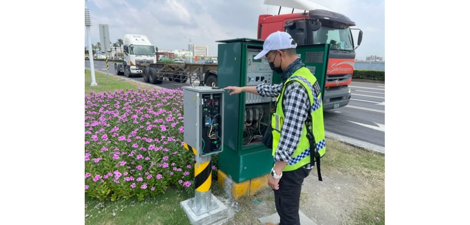 強化號誌運作韌性 高雄市完成80處路口號誌不斷電設施 守護市民交通安全(圖)