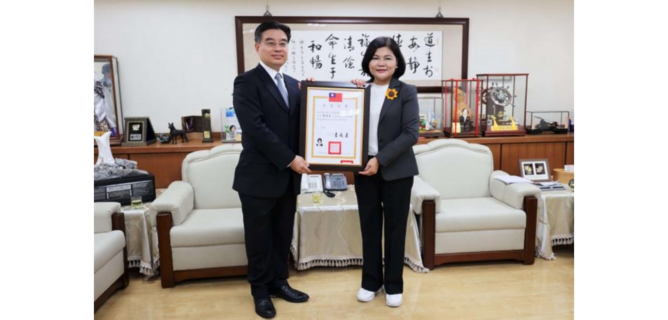 中選會頒發張麗善縣長當選證書(圖)