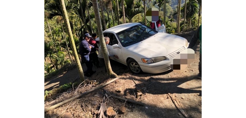 導航惹的禍  男子駕車誤入產業道路受困半山腰(圖)