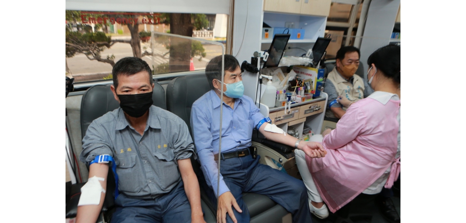 台船公司發起「船遞愛心」捐血活動 董事長鄭文隆帶頭熱捐鮮血(圖)