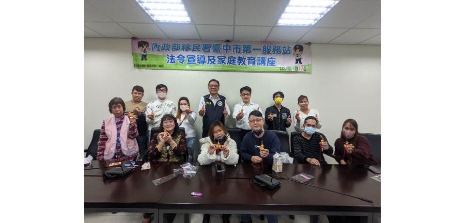 葫蘆吊飾傳「新」意 移民署祝您福祿連連過好年(圖)