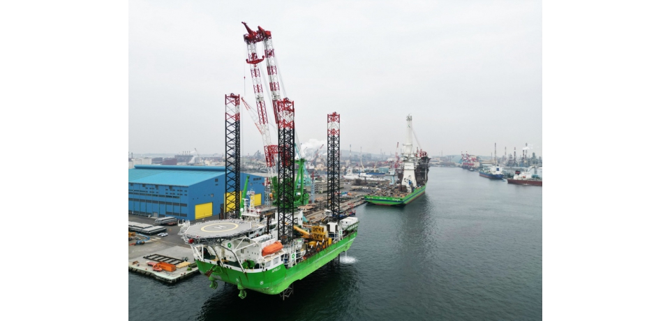 台船環海籌備彰化風場水下基礎安裝案　工作船雙雄齊聚高雄港(圖)