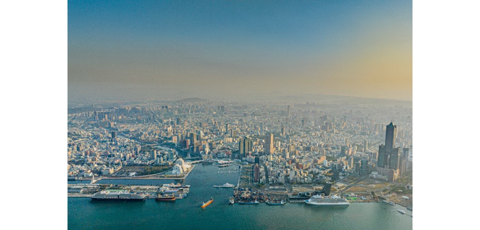 高雄港雙旅運中心首次迎接雙郵輪，高雄港旅運中心啟用創新局(圖)