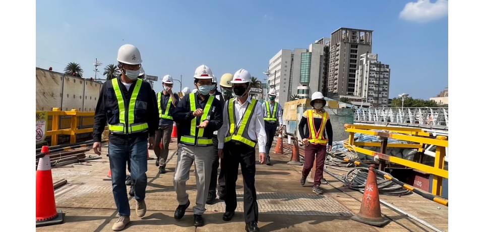 前鎮媽祖港橋重建進入地改階段 高雄市副市長林欽榮視察工程進度(圖)