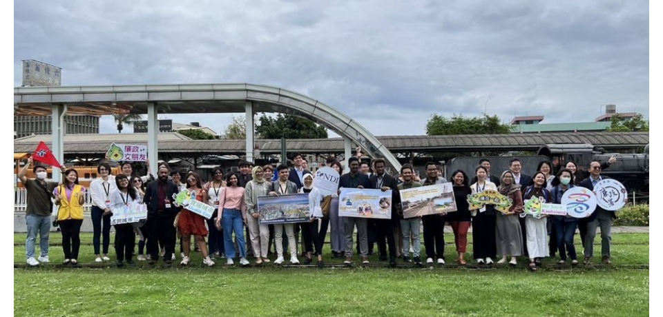 印太青年國際廉政交流參訪高雄輕軌(圖)