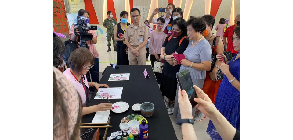 墨情傳愛-梁美月創作巡迴個展 國軍高雄總醫院左營分院一樓慈暉藝廊彩墨登場(圖)