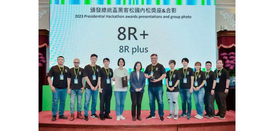 高醫附院、高醫岡山醫院籌設處與市府跨局處聯手「融心匯智道平安｣榮獲112年總統盃黑客松首獎(圖)