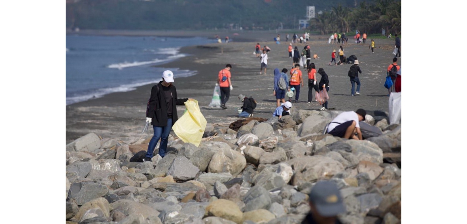 高捷攜手台客劇場及聯邦銀行 舉辦『走灘獎』淨灘活動 以行動關心海廢問題(圖)