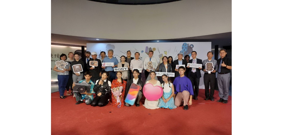 科工館上百件文物亮相 人造關係-開箱:傳播科技特展箱盒開啟(圖)