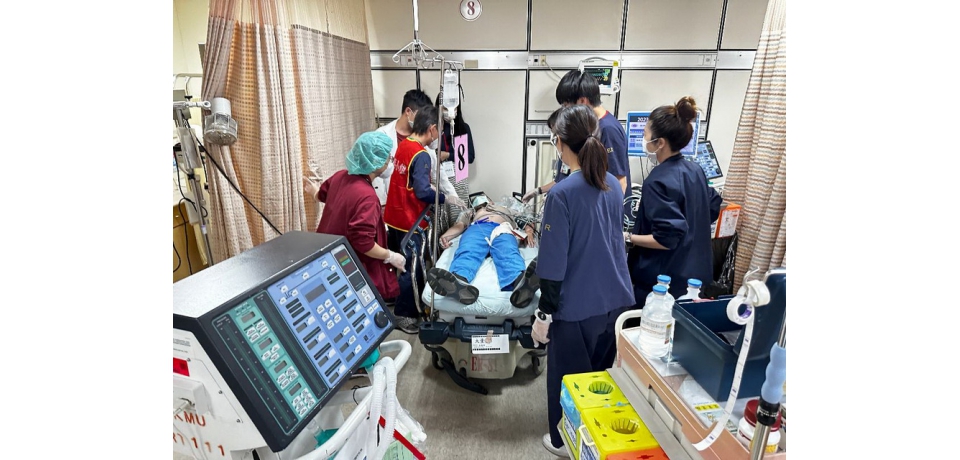 緊急救護 高醫隨時都在！高醫急診部昨日演練大量傷患救護(圖)