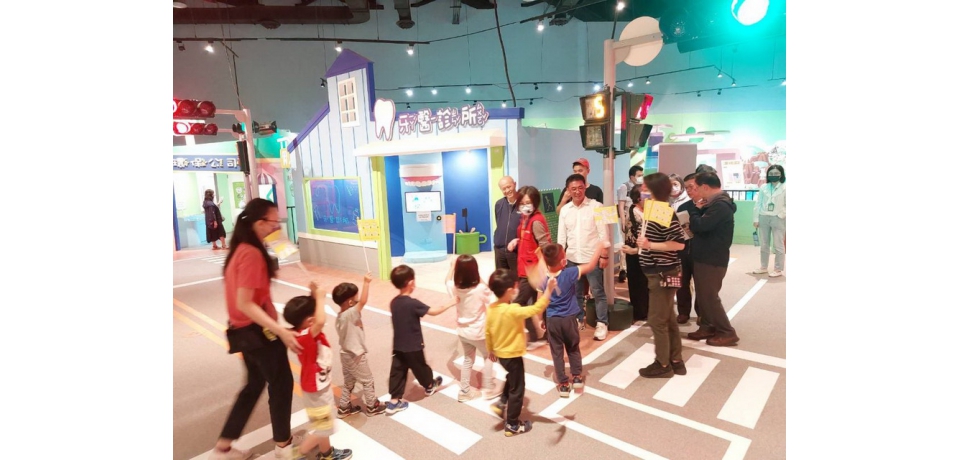 港都好行　從小做起 交通委員會考察科工館兒童交通公園(圖)