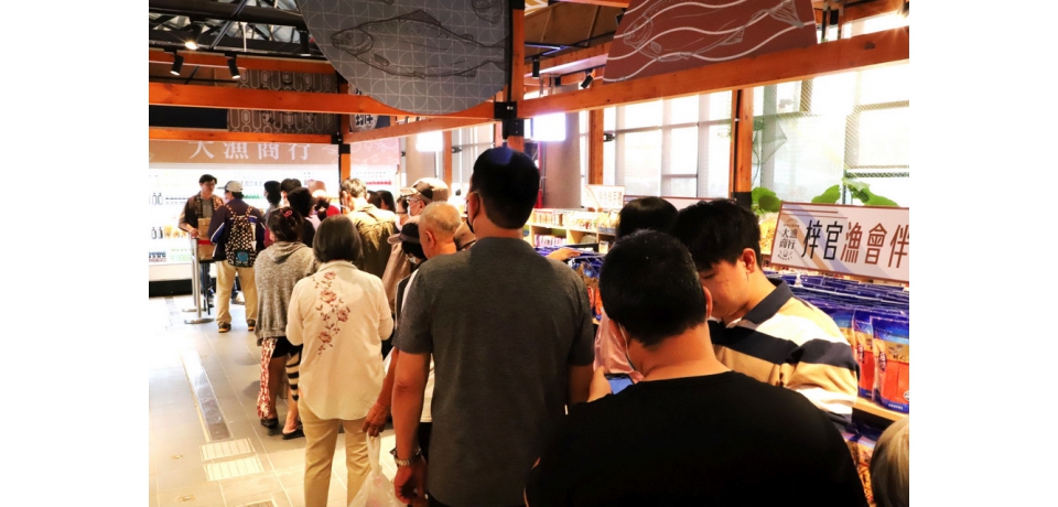 週末來鼓山魚市場嘗鱻 1元限時購、現撈魚獲拍賣、免費喝魚湯 還有紅髮小女孩「Lazy Moi」等你來港邊浪漫合照(圖)