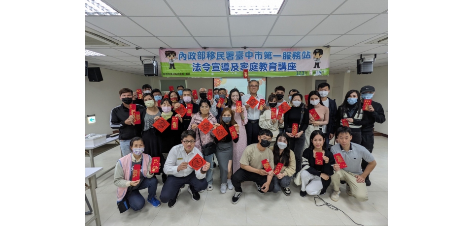 手繪春聯大放送 移民署祝大家好運「龍」總來(圖)