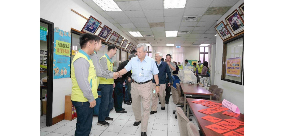 中鋼董事長率經營團隊春節前夕拜年 期勉同仁攜手努力 期待鋼市飛龍在天(圖)