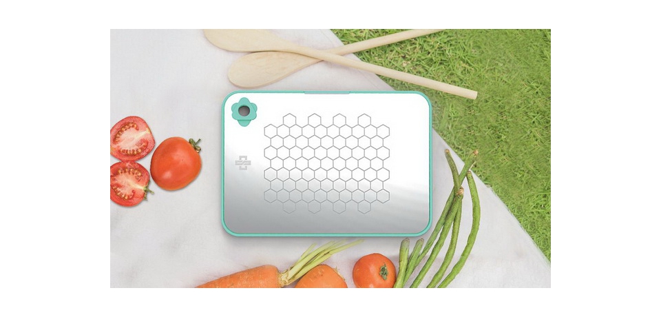 中鋼今年股東會紀念品「砧(ㄓㄣ)心有您」 抗菌多功能不鏽鋼砧板組問世(圖)