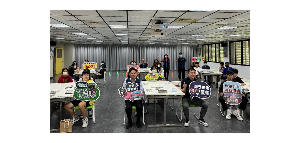 高雄區監理所加強宣導路口停讓安全 擺脫「行人地獄」的惡名(圖)