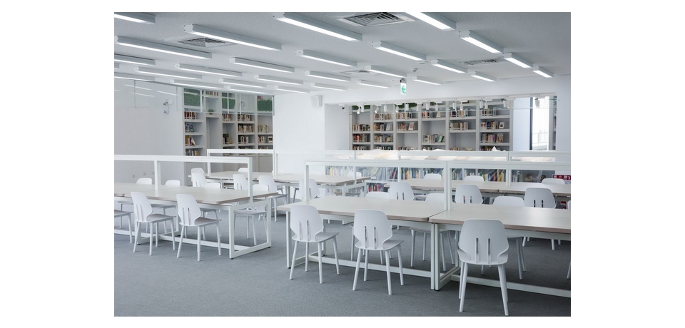 屏東縣恆春文化中心附屬圖書館 沉浸純白系夢幻書香世界(圖)