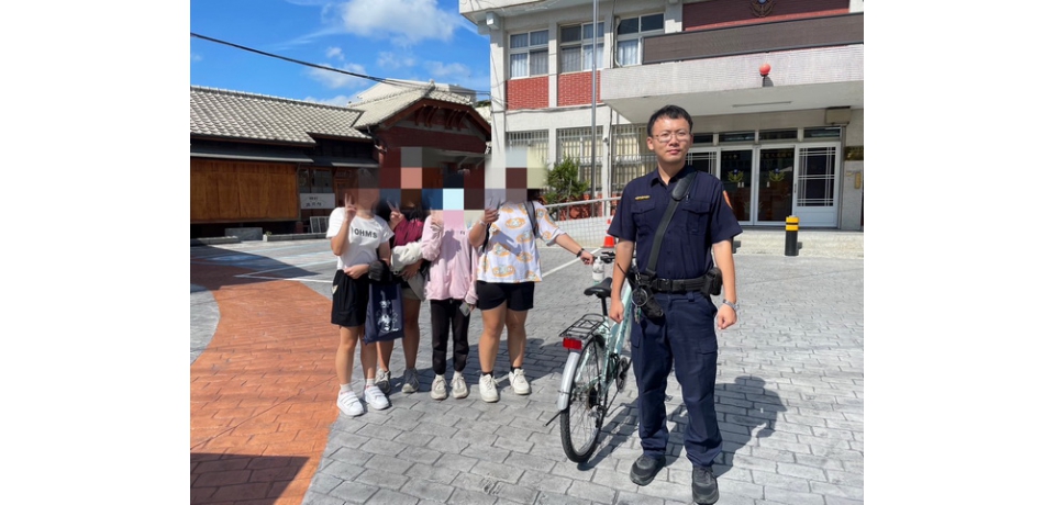 揪甘心! 腳踏車意外「落鍊」 雲林縣斗南警翁分局東和所警助修理(圖)