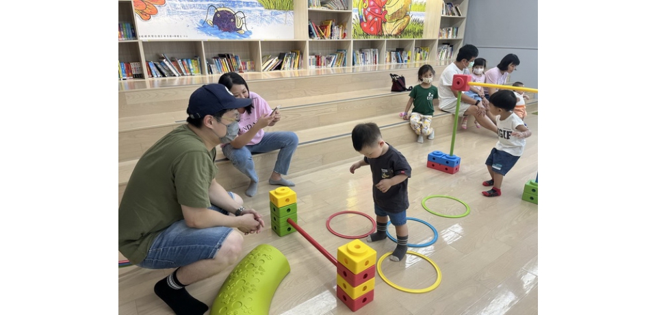 屏東縣九如親子館每月辦「父幼日」 鼓勵男性參與家庭育兒照顧工作(圖)