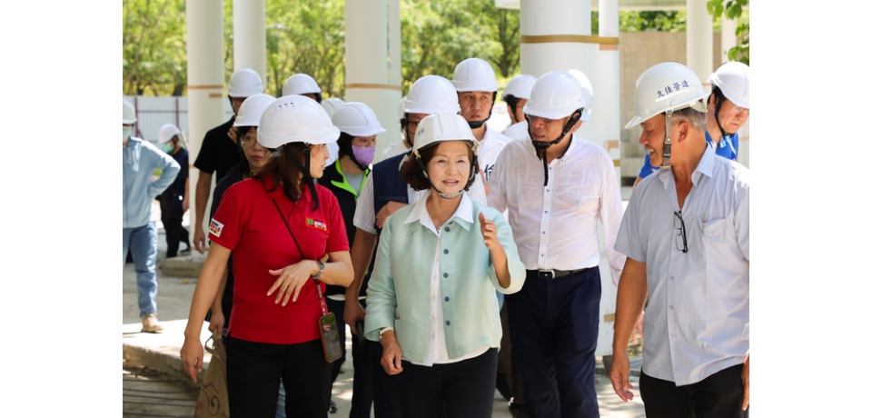 林姿妙視察薛長興全齡風雨樂活館新建工程進度(圖)