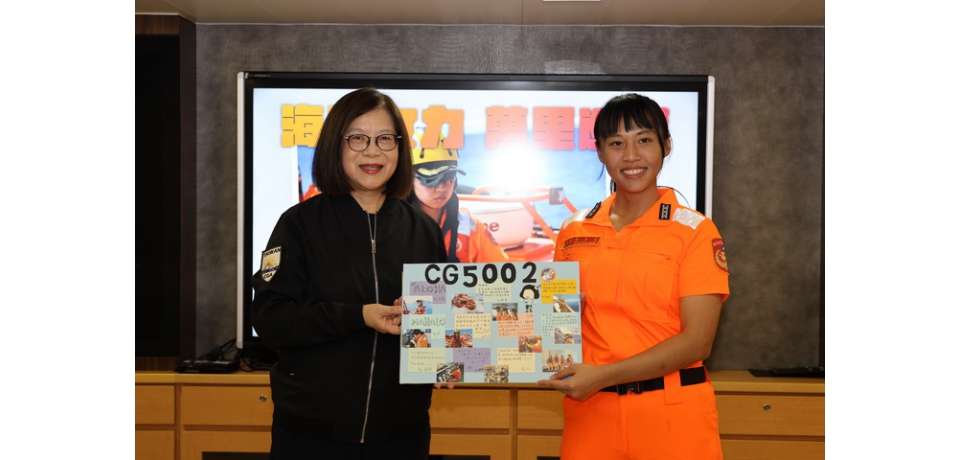 海巡萬里平安返航 「新竹艦」女力撐起一片天 性別平等最佳表徵    管碧玲肯定艦隊辛勞(圖)