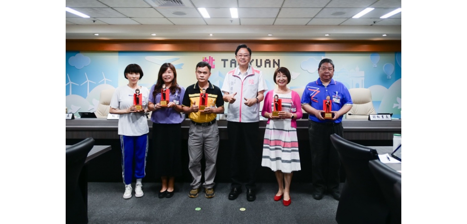 桃園市各機關學校績優事務人員表揚　張善政：期許發揮正面影響力(圖)
