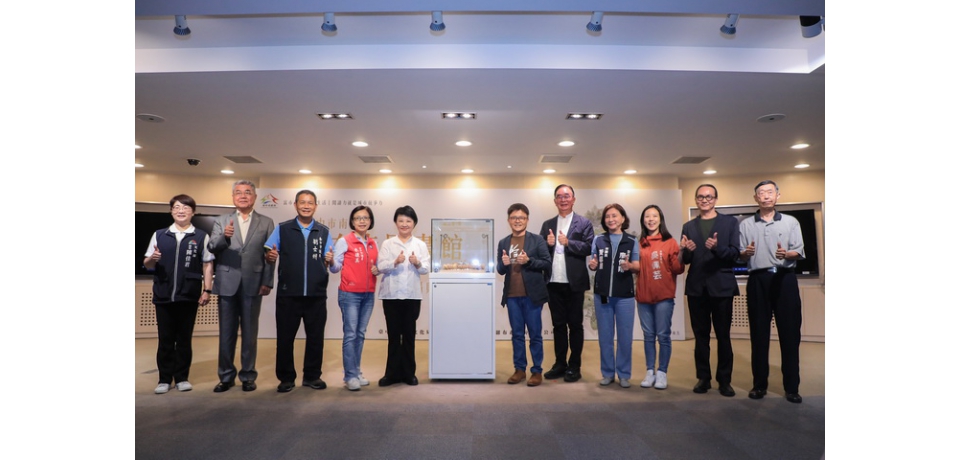 羅布森捐1億建圖書館 台中市長盧秀燕：閱讀力是城市競爭力(圖)