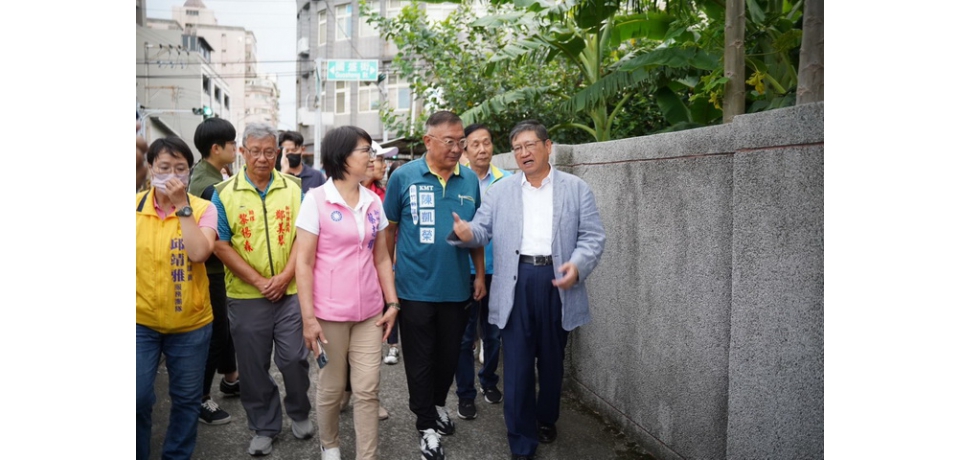 新竹縣長楊文科視察新社國小　竹縣通學廊道翻新再加一(圖)