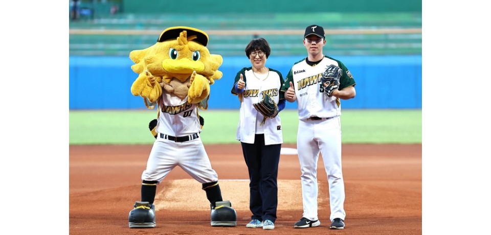 一日雙「球」！臺東縣長饒慶鈴邀請全國鄉親來台東白天追熱氣球 晚上看棒球(圖)