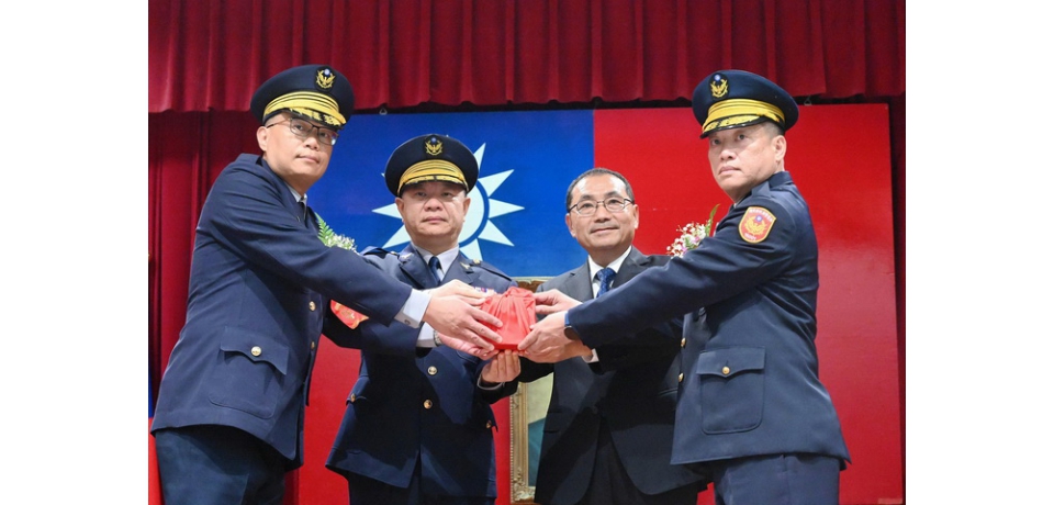 新北市警察局分局長、大隊長聯合布達交接 市長侯友宜盼警察展現魄力全力守護新北市(圖)