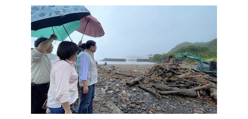 農業部次長黃昭欽宜蘭漁港勘災 中央及地方協力儘速恢復漁港運作及清潔(圖)