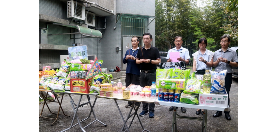 南投縣政府新聞行政處前往集集大山轉播站 普度好兄弟拜「蘆筍」祈求「路順」(圖)