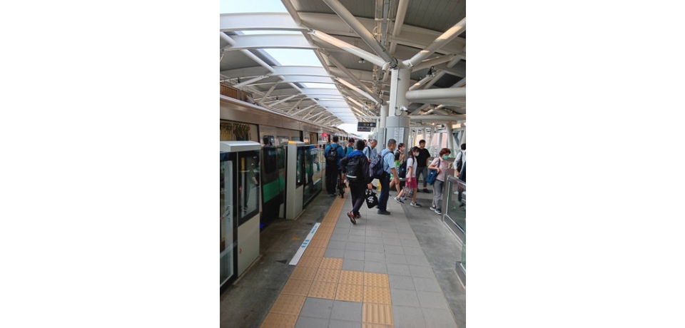 高雄捷運RK1岡山車站正式營運與收費，首上班(學)通勤日營運順暢，民眾秩序良好(圖)