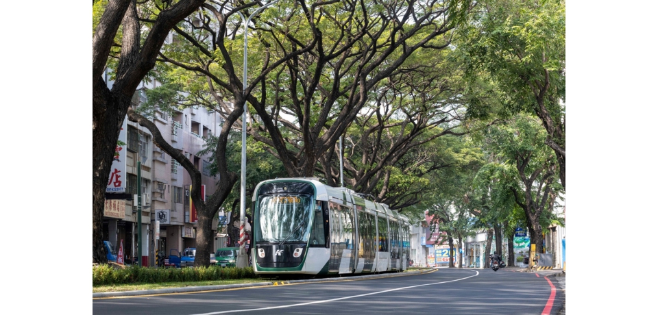 榮耀時刻 高雄輕軌二階榮獲第24屆公共工程金質獎(圖)