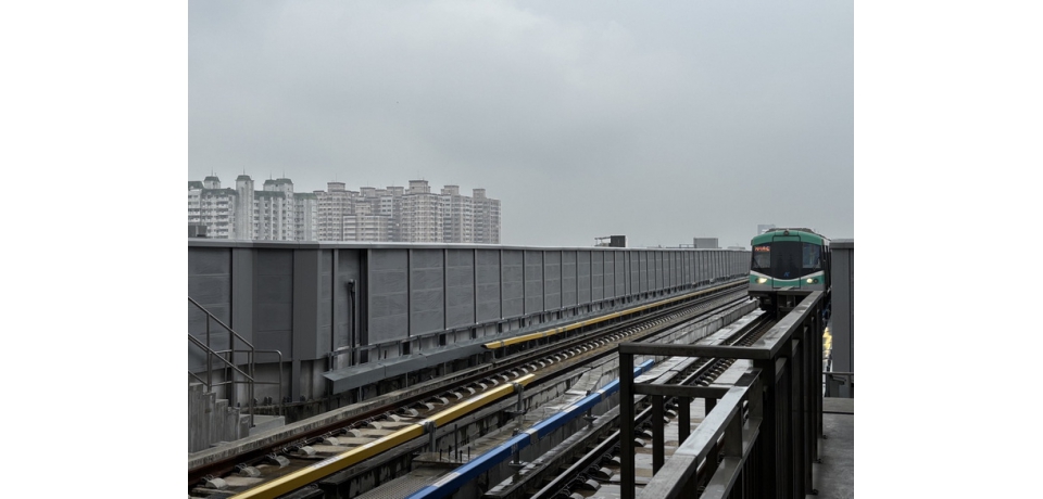 高雄捷運岡山車站高架段全線隔音牆設置完成(圖)