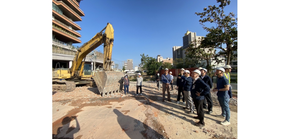 高雄市副市長林欽榮視察鳳山車站重劃區曹謹路打通工程 力拼7月底完工(圖)