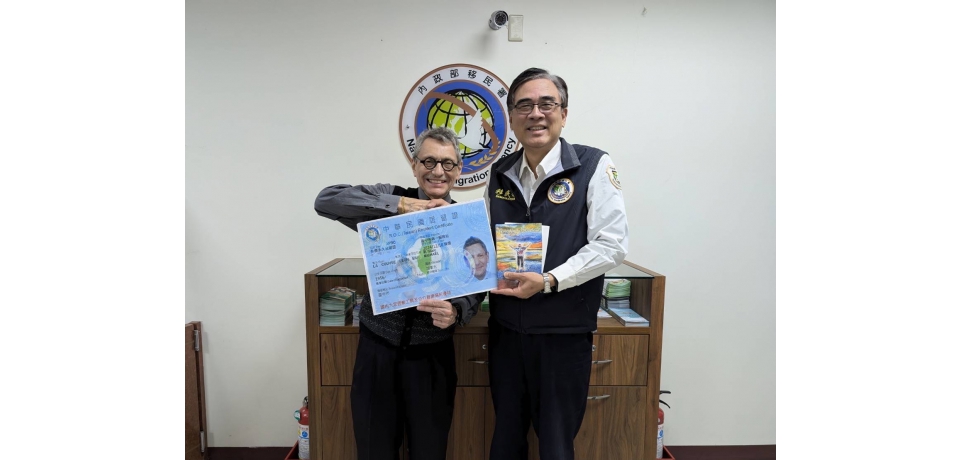 勵思考提升創造力 加拿大籍利昂農曆年前獲頒馬偕計畫居留證(圖)