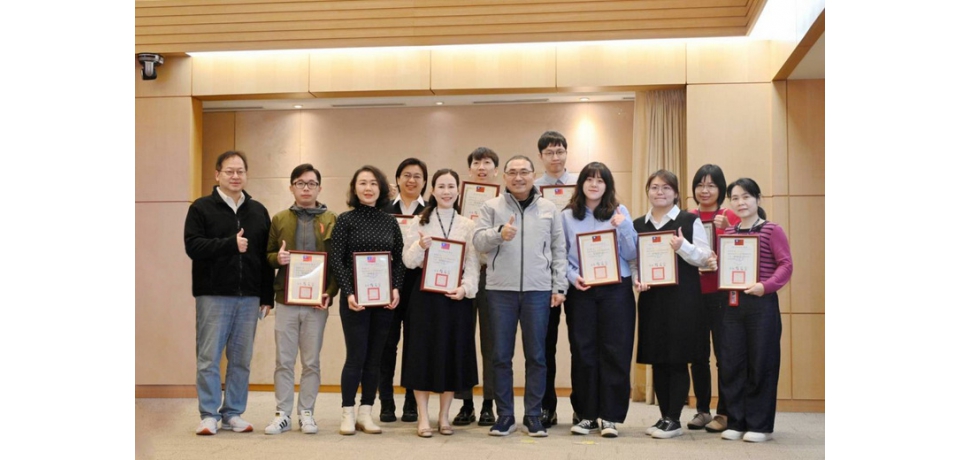 表揚年度績優研考人員　新北市長侯友宜頒獎肯定優秀同仁(圖)