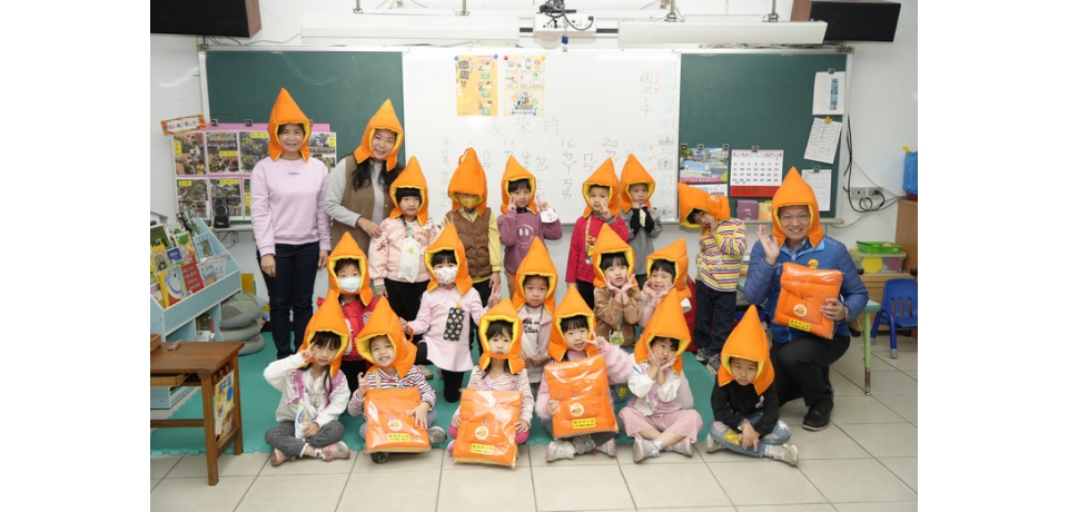 防災從小做起 南投市公所贈全市31間幼兒園防災頭套(圖)