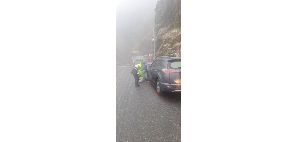 合歡山突降三月雪民眾措手不及 仁愛警分局即刻救援(圖)