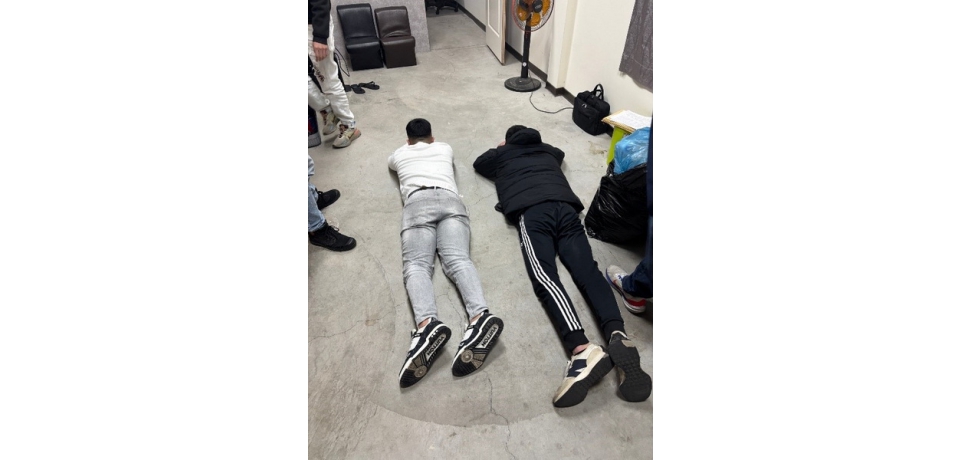 毒品分裝場藏身「梧棲」鐵工廠及地下室 警聯合攻堅逮3嫌查獲千包毒咖啡，避免流入市面！(圖)