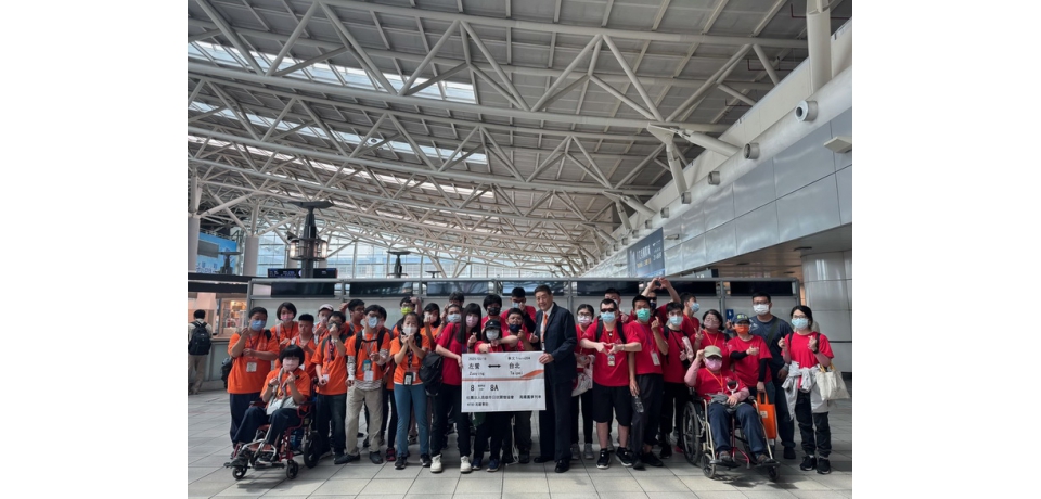 高鐵左營站溫馨傳愛 身障夥伴懷舊逛老街(圖)