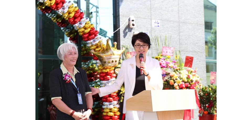 南投在地創新鞋業打造觀光工廠「噗樂館」開幕剪綵 南投縣長許淑華肯定融入環保健康帶動本縣榮景商機(圖)