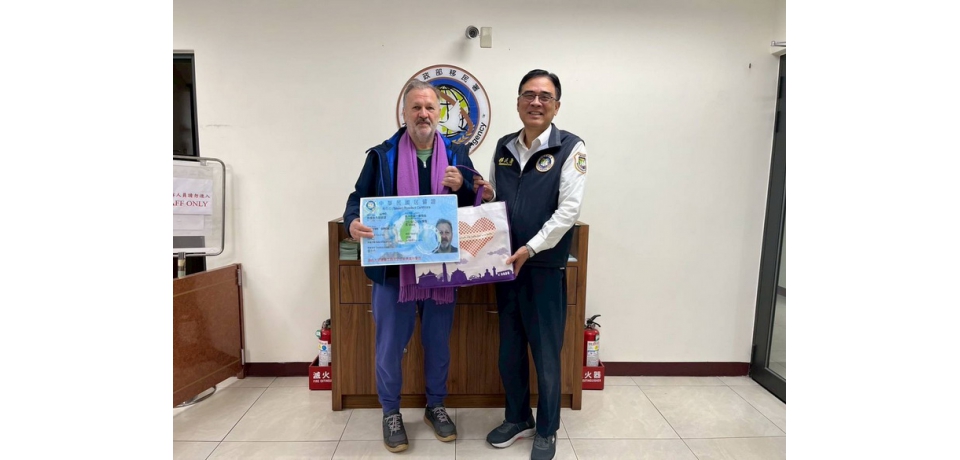 法籍教師喜獲馬偕計畫永久居留證　總把「我們台灣」掛嘴邊(圖)